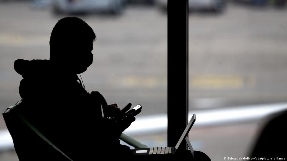 हियु कम उम्र में ही अपने इस्तेमाल के लिए दूसरों का इंटरनेट कनेक्शन चुराने लगे थे