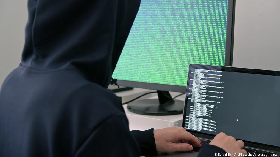 जल्द ही हियु की गैर कानूनी गतिविधियां बढ़ने लगीं