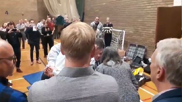  एक शख्स की वजह से उछालना पड़ा टॉस