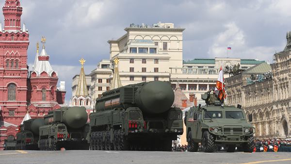 रूस को हराने में जुटे कई शक्तिशाली देश! रूस को हराने में जुटे कई शक्तिशाली देश!