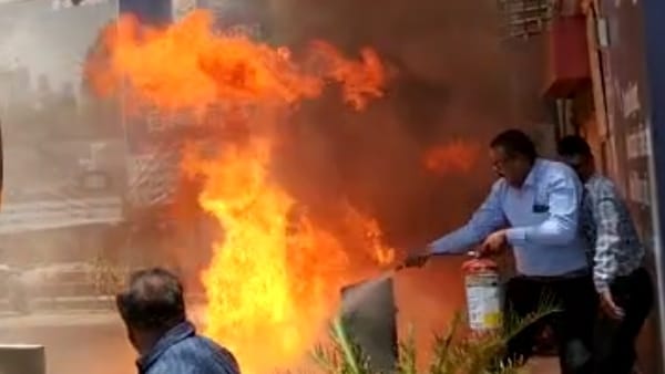 यहां आतंक की आग में 35 लोग जिंदा जले 