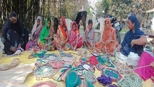 केले की खेती से महिलाओं की भी आमदनी केले की खेती से महिलाओं की भी आमदनी