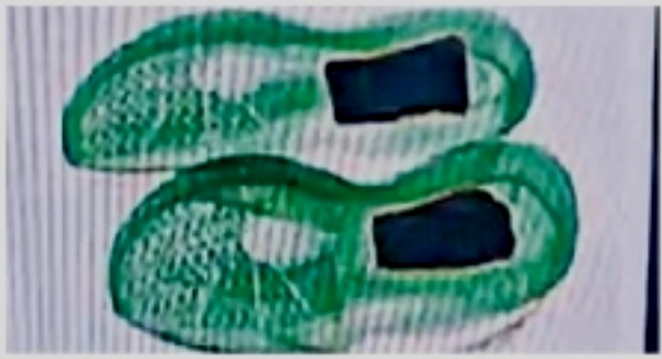 A Man caught with gold at amritsar airport of punjab, Hiding under the shoes, came from dubai