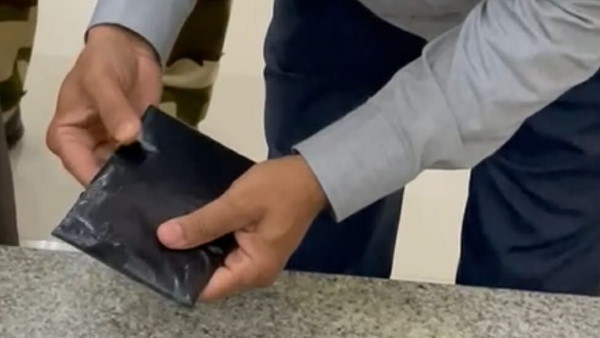 युवक अवैध रूप से लाया 50 लाख का सोना