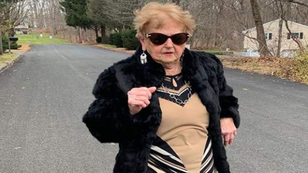 मीडिया पर अक्सर एक्टिव रहती हैं ग्रैंडमा