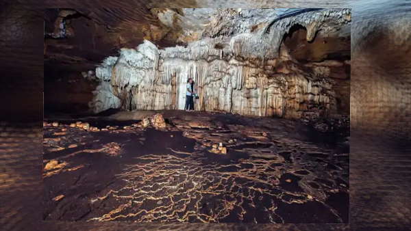 बेहद खूबसूरत है गुफा 