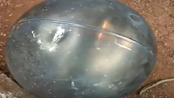 गोलों के बारे में इसरो के अधिकारियों ने क्या कहा?