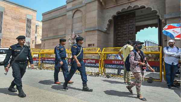 'ऐतिहासिक तथ्यों को सामने आने देना चाहिए'