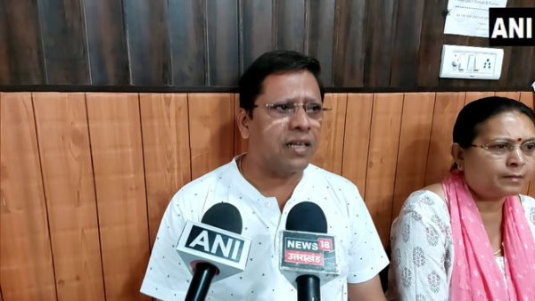 बेटे को अमेरिका में पढ़ाया और पायलट बनाया