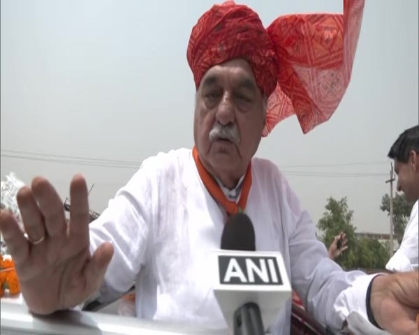 चंडीगढ़ से दिल्ली निकला काफिला