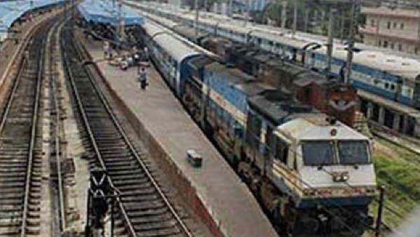 मालगाड़ियों के ट्रैक निशाने पर