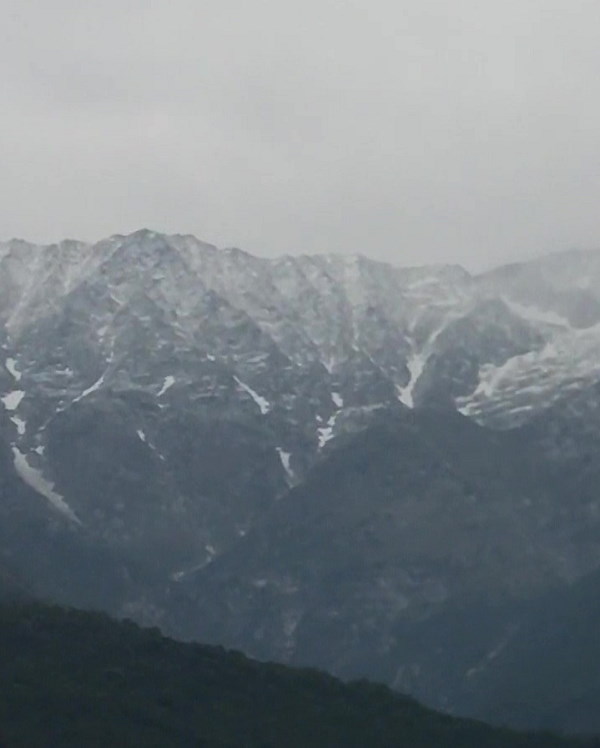 Photos: fresh snowfall at Himachal Pradeshs Higher reaches of Dhauladhar range, Know todays weather, IMD update Photos: fresh snowfall at Himachal Pradeshs Higher reaches of Dhauladhar range, Know todays weather, IMD update