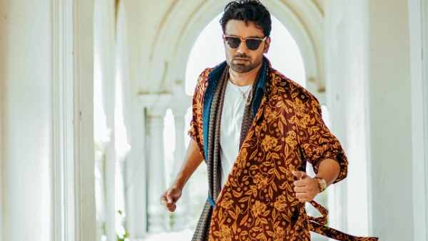 सोशल मीडिया पर काफी पॉपुलर हैं अभिषेक सिंह सोशल मीडिया पर काफी पॉपुलर हैं अभिषेक सिंह