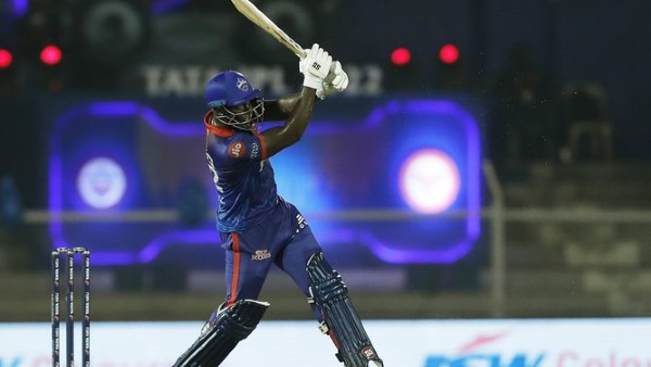 पॉवेल ने भी जड़ा अर्धशतक