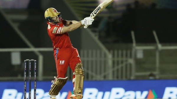 अपने पूरे स्पेल में खाये 7 चौके 4 छक्के