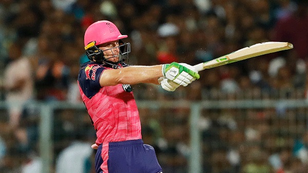 खूब उड़ाए छक्के