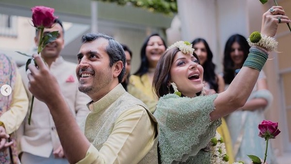 लोगों से मिल रही बधाई