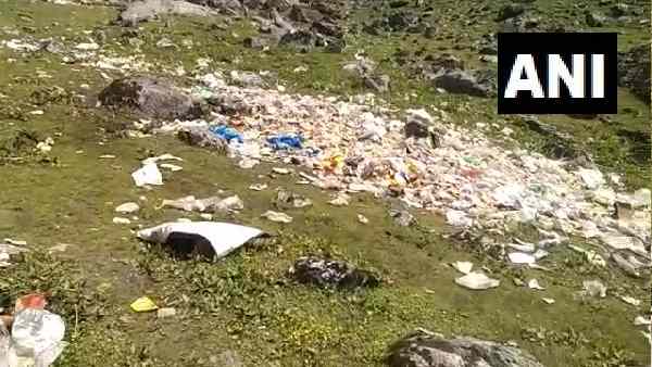 बाबा केदारनाथ के रास्ते में प्लास्टिक कचरे का अंबार