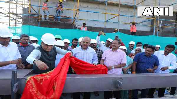 प्रसिद्ध मूर्तिकार राम वी सुतार के हाथों निर्माण प्रसिद्ध मूर्तिकार राम वी सुतार के हाथों निर्माण