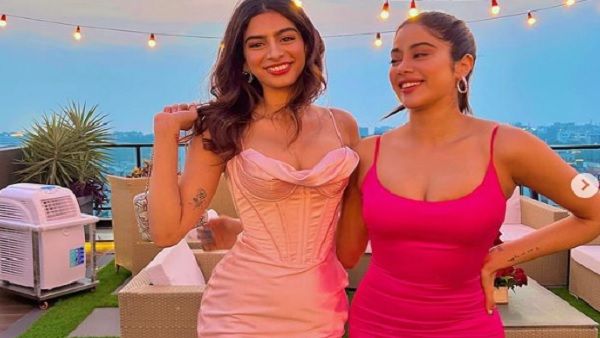 बड़ी बहन जाह्नवी को दे रहीं टक्कर