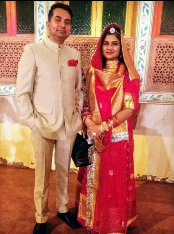 विक्रम सिंह शेखावत से हुई कीर्ति राठौड़ की शादी विक्रम सिंह शेखावत से हुई कीर्ति राठौड़ की शादी