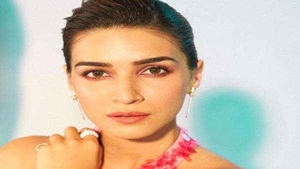 कृति सेनन ने लिखा ये पोस्ट