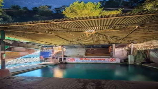 गंगोत्री के रास्ते में गंगनानी में है गर्म कुंड