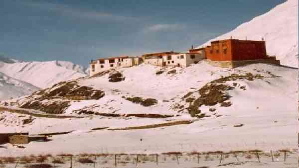 मौजूदा इमारत की मरम्मत भी नहीं होने देते- बौद्ध नेता