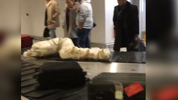 एयरपोर्ट पर लोगों के उड़े होश