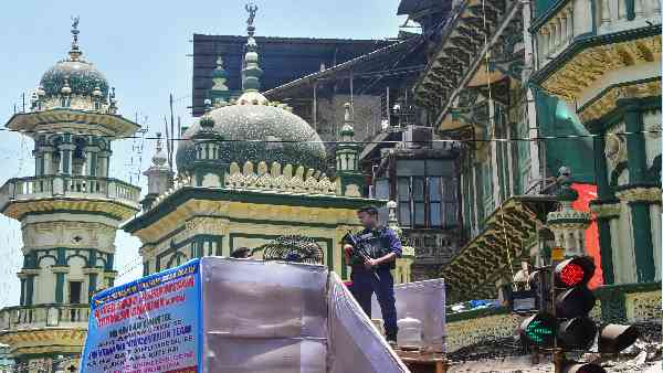 क्या लाउडस्पीकर पर फंस गए हैं उद्धव ?