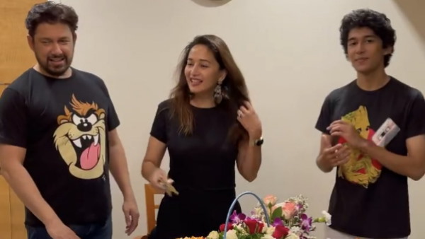 माधुरी ने हार्ट इमोजी के साथ किया रिप्लाई