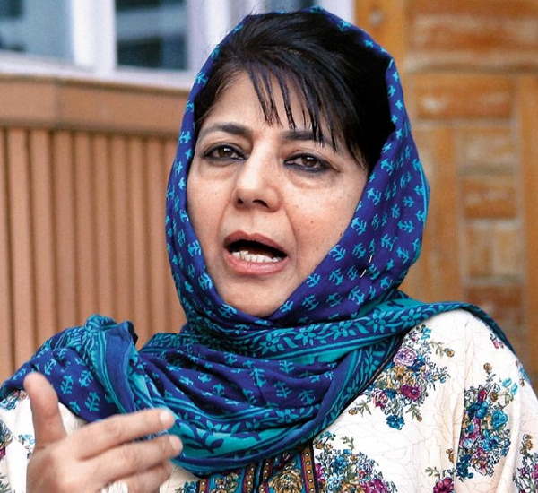 Mehbooba Mufti claims ‘house arrest’, while Kashmiri Pandits protest budgam srinagar Mehbooba Mufti claims ‘house arrest’, while Kashmiri Pandits protest budgam srinagar