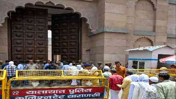 औरंगजेब ने दिया था मंदिर तोड़ने का फरमान-हिंदू पक्ष
