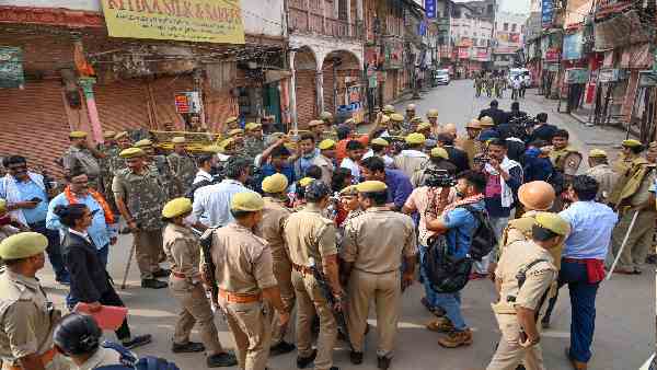 एडवोकेट कमिश्नर हटाए गए