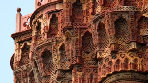 कुतुब मीनार साउथ दिल्ली के महरौली में स्थित है कुतुब मीनार साउथ दिल्ली के महरौली में स्थित है