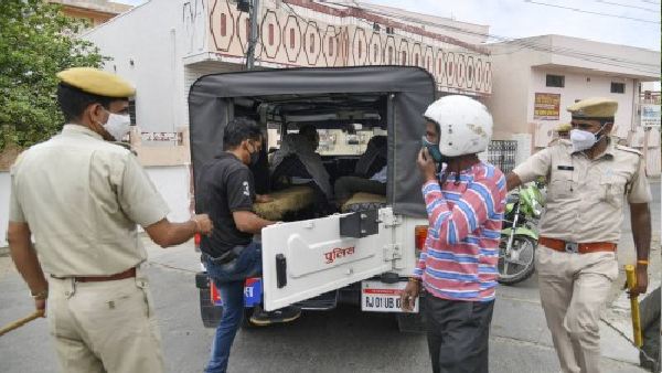 निचली अदालत में पुलिस ने दी बताई घटना