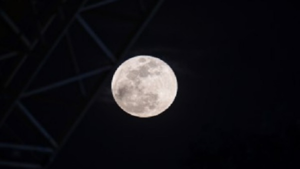 ग्रहण एक खगोलीय घटना है