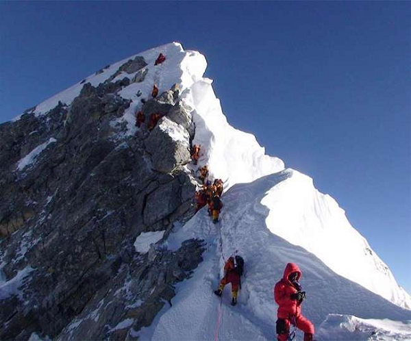 Indias First doctor couple on Mount Everest; Dr Hemant Lalitchandra Leuva and Dr Surbhiben Leuva