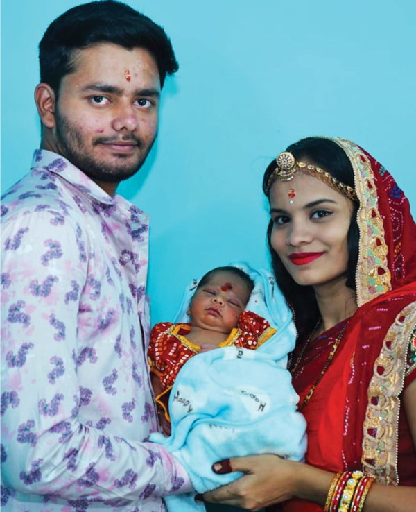 13 अप्रैल को मंदिर में की शादी