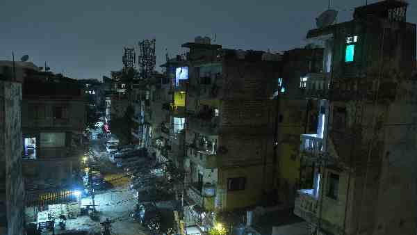 भारतीय कंपनियों ने तीन गुना महंगी गैस खरीदी-रिपोर्ट