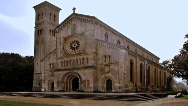 26 करोड़ का आलीशान बंगला