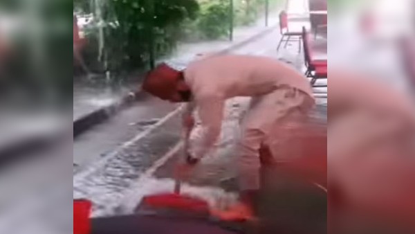 देखिए शादी का यह मजेदार वीडियो
