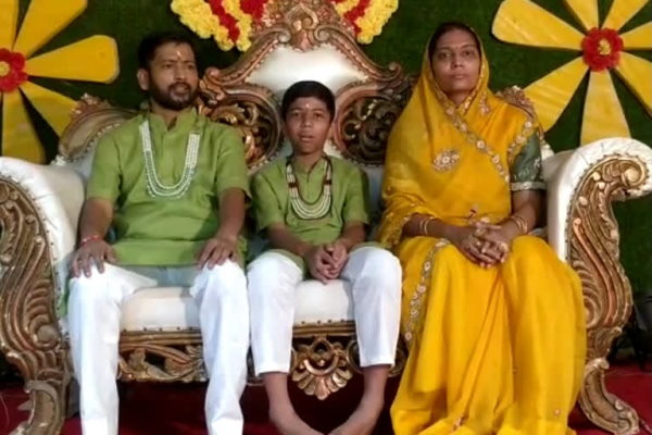 दीक्षा समारोह से पहले वरघोड़ा निकाला गया