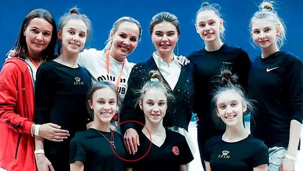 अंगूठी पहने दिखी थीं काबेवा