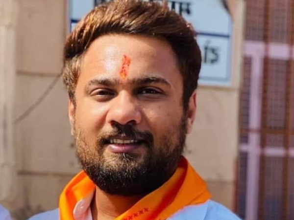 अपने दोस्त के फॉर्म हाउस ले गया