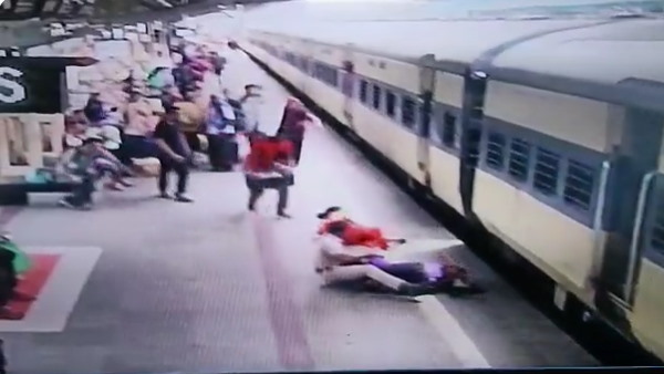 WATCH Video: RPF jawan saved the life of a lady passenger Bhubaneswar Railway Station Odisha