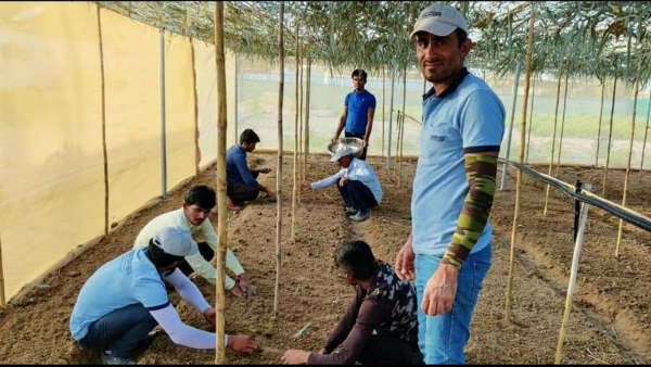 कौन हैं आकाश चौरसिया