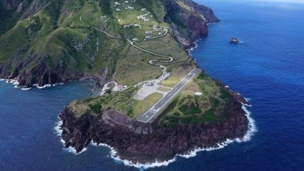 6. साबा एयरपोर्ट, नीदरलैंड