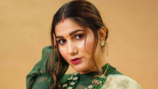 Dancer Sapna Chaudhary reaches Lucknow court in cheating case, gets interim bail Dancer Sapna Chaudhary reaches Lucknow court in cheating case, gets interim bail