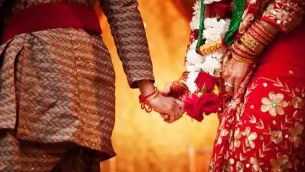 16 साल के लड़के की 32 साल महिला से कराई शादी